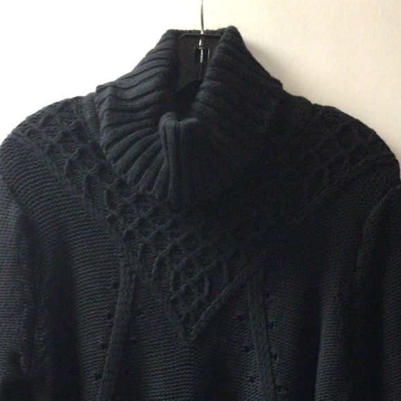 🌟 Black Knit Turtleneck Sweater - Picture 2 of 6